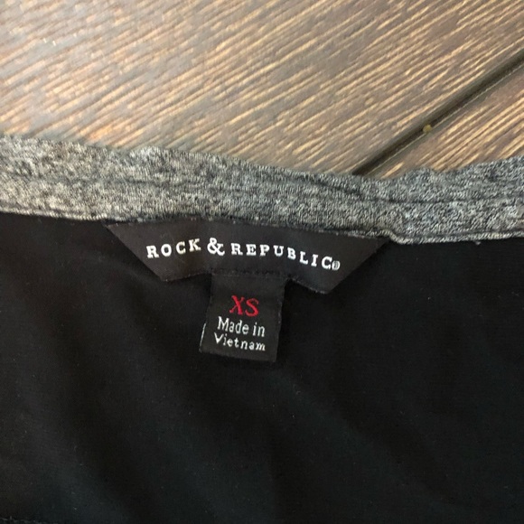 Women’s gray & black t-shirt XS - Picture 4 of 4